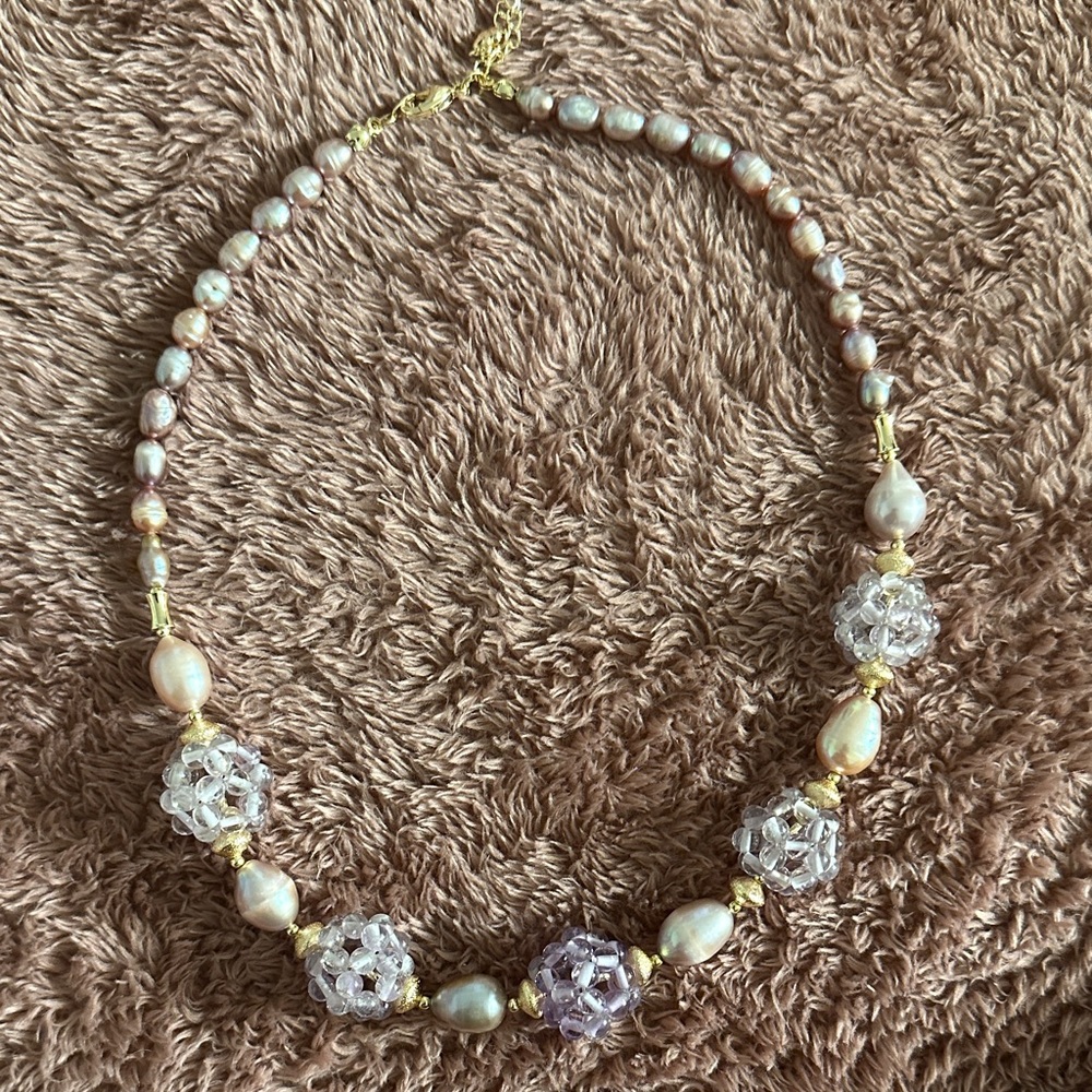 Elegant Pearl and Crystal Necklace